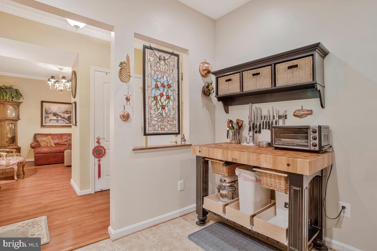 7315 Maplecrest Road, Unit 405 Elkridge, MD 21075 - Photo 10 of 76 Kitchen