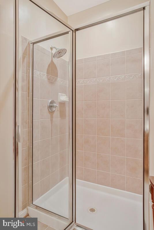 7315 Maplecrest Road, Unit 405 Elkridge, MD 21075 - Photo 26 of 76 a bathroom with a shower