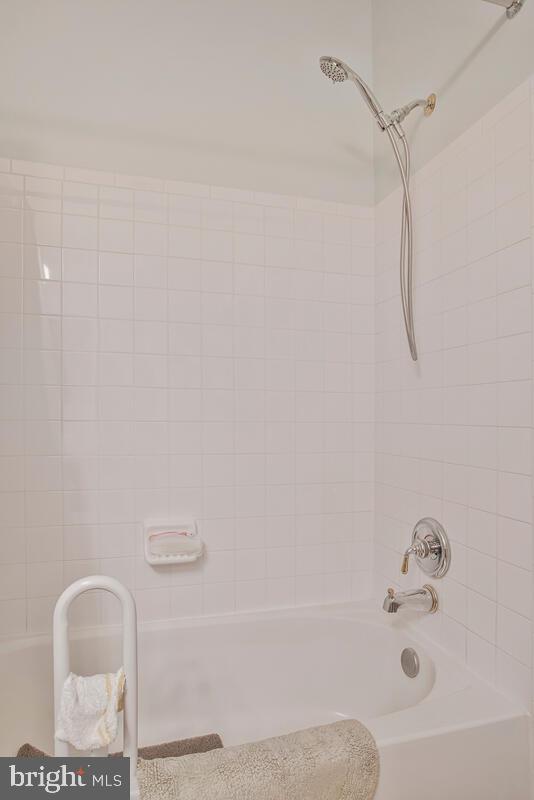 7315 Maplecrest Road, Unit 405 Elkridge, MD 21075 - Photo 30 of 76 a bathroom with a shower