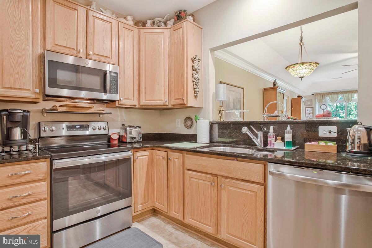 7315 Maplecrest Road, Unit 405 Elkridge, MD 21075 - Photo 8 of 76 Kitchen
