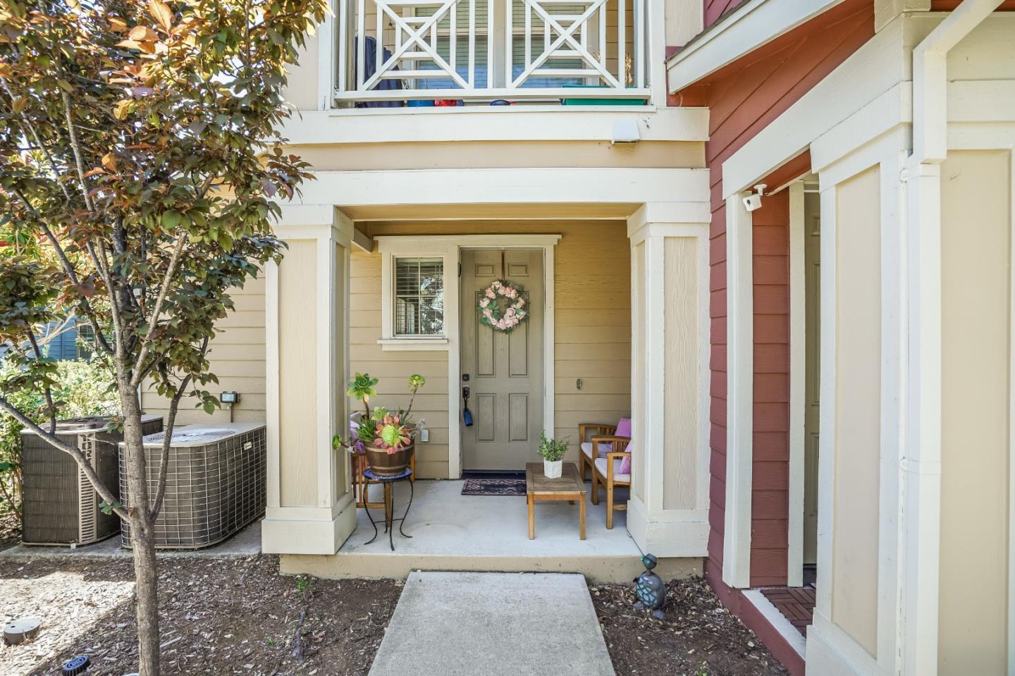 6132 Old Quarry Loop Oakland, CA 94605 - Photo 23 of 38 a view of living room