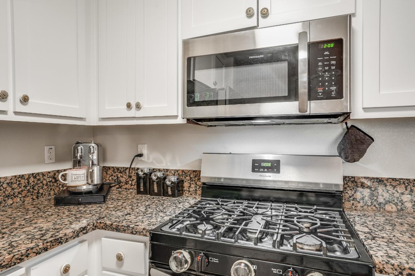 6132 Old Quarry Loop Oakland, CA 94605 - Photo 8 of 38 a kitchen with a stove and cabinets