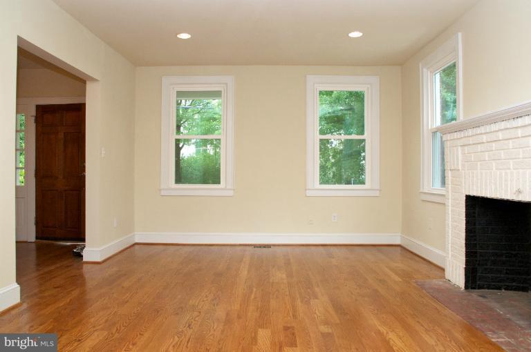 4218 Reno Road Northwest Washington, DC 20008 - Photo 9 of 30 Living Room