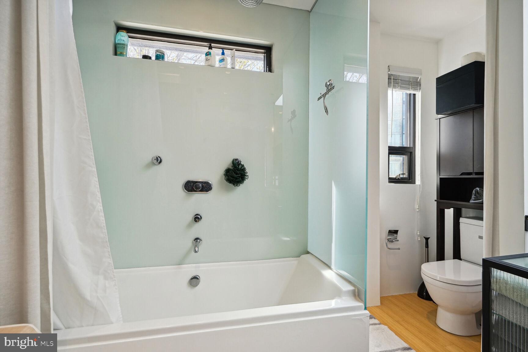 978 Florida Avenue Northwest Washington, DC 20001 - Photo 21 of 39 a bathroom with a bathtub and a shower