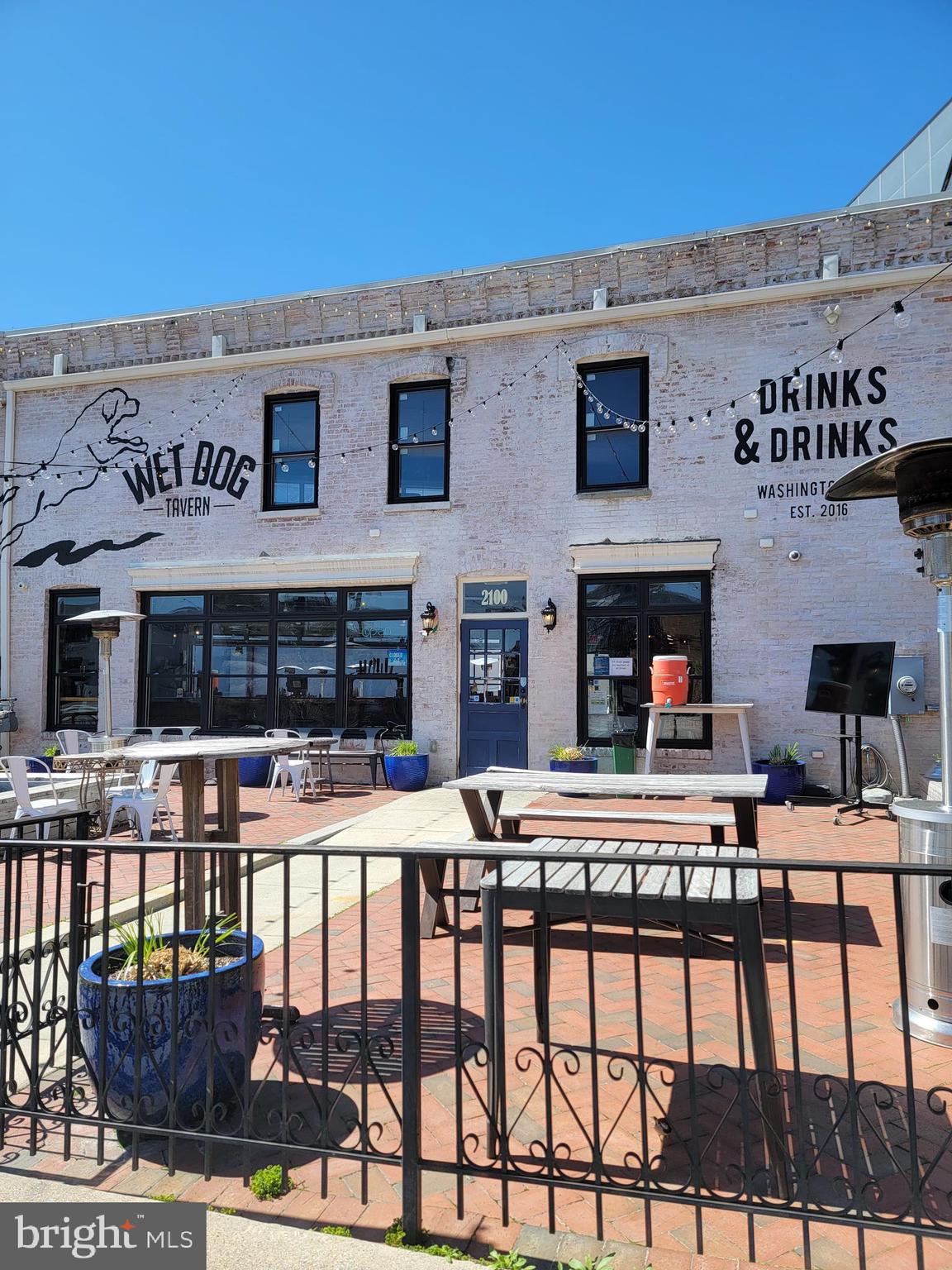 978 Florida Avenue Northwest Washington, DC 20001 - Photo 35 of 39 a view of a cafe with sitting area