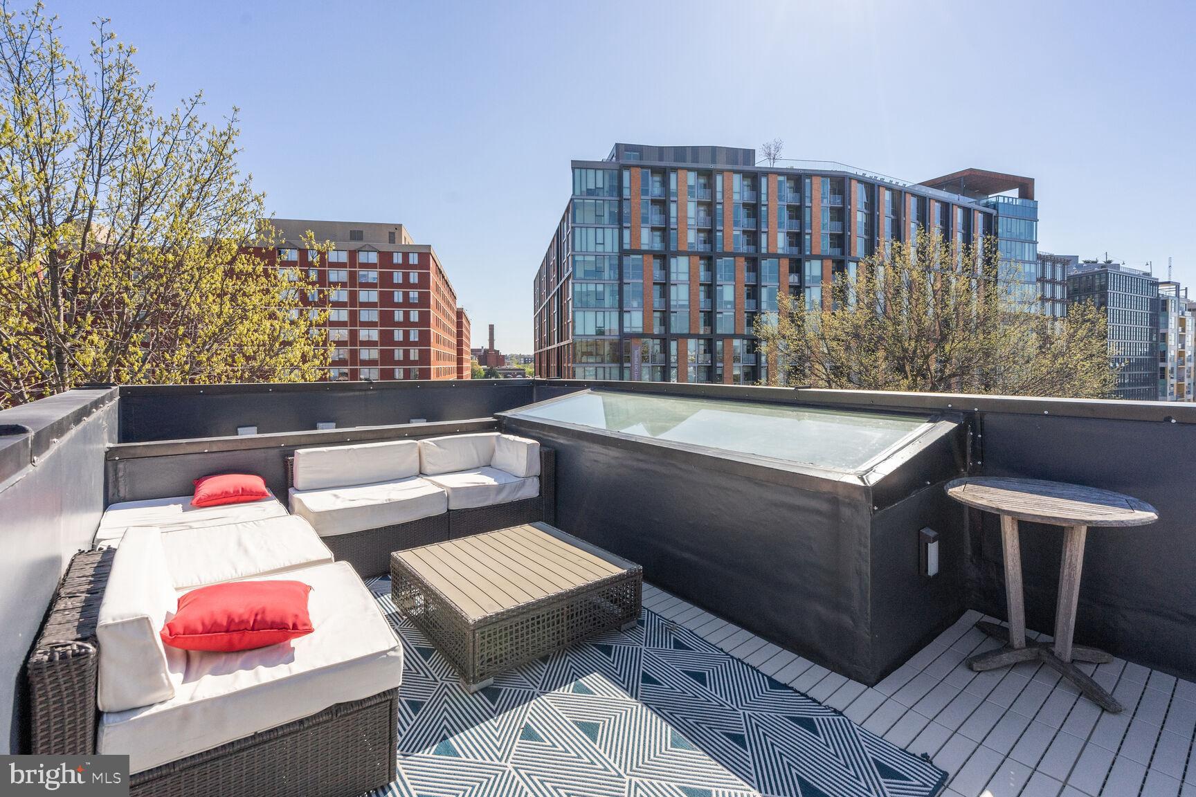 978 Florida Avenue Northwest Washington, DC 20001 - Photo 4 of 39 a outdoor space with sitting area