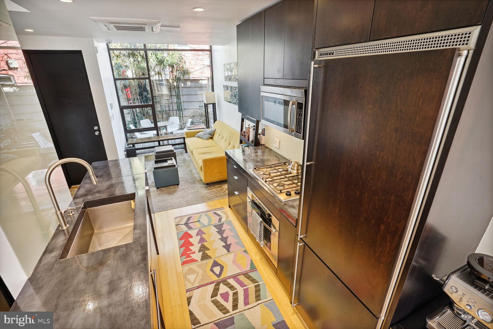978 Florida Avenue Northwest Washington, DC 20001 - Photo 9 of 39 a very nice looking dining room with a large window
