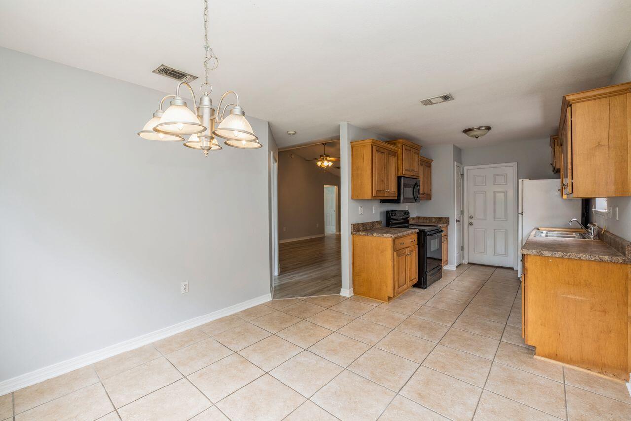 3149 Forrest Avenue Crestview, FL 32539 - Photo 27 of 35 27_3149ForrestAve_2039_HiRes