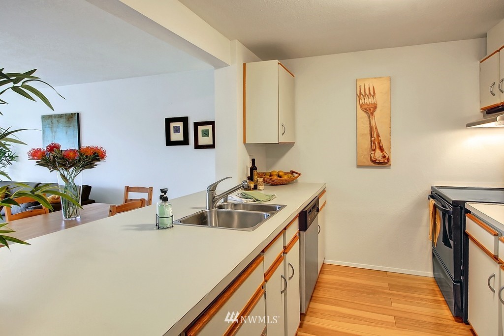 949 North 35th Street, Unit 101 Seattle, WA 98103 - Photo 3 of 8 Gallery Image 3