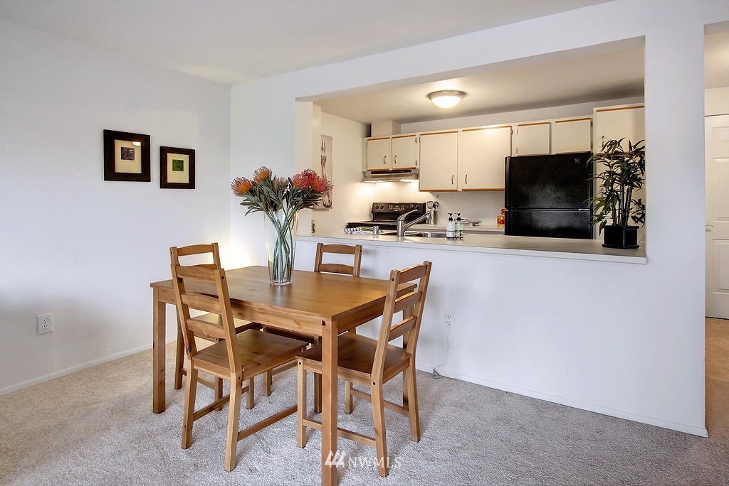 949 North 35th Street, Unit 101 Seattle, WA 98103 - Photo 4 of 8 Gallery Image 4