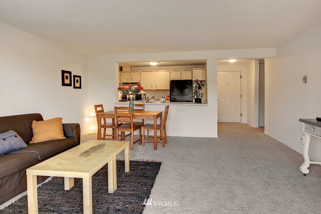 949 North 35th Street, Unit 101 Seattle, WA 98103 - Photo 7 of 8 Gallery Image 7