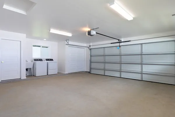 en empty room with windows and ceiling fan
