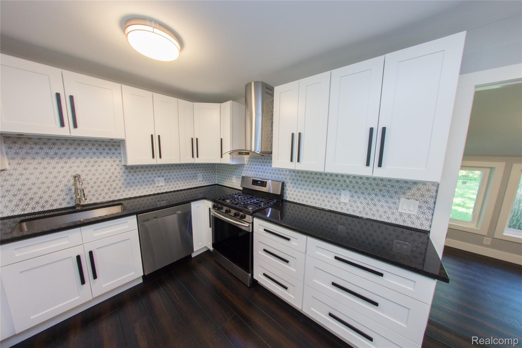 3266 Harvard Road Royal Oak, MI 48073 - Photo 15 of 60 Harvard RO-14.jpg