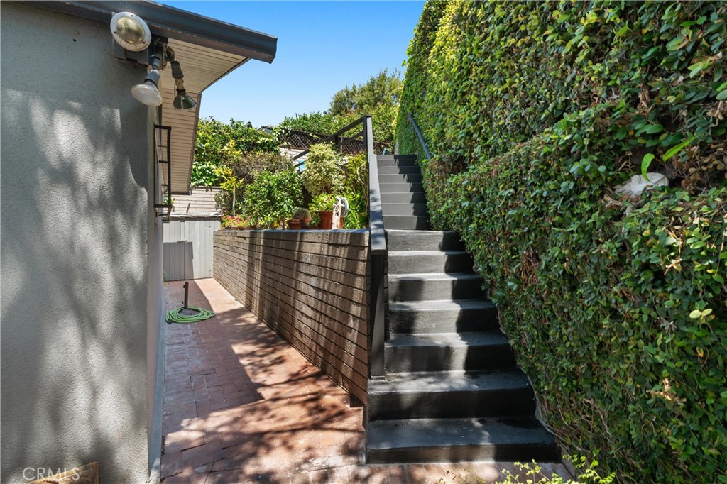 300 Emerald Bay Laguna Beach, CA 92651 - Photo 24 of 31 a view of a yard in front of house