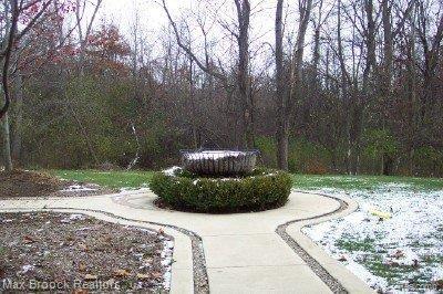 5785 Stonehaven Boulevard Rochester, MI 48306 - Photo 4 of 24 Stonehaven Rear Walk