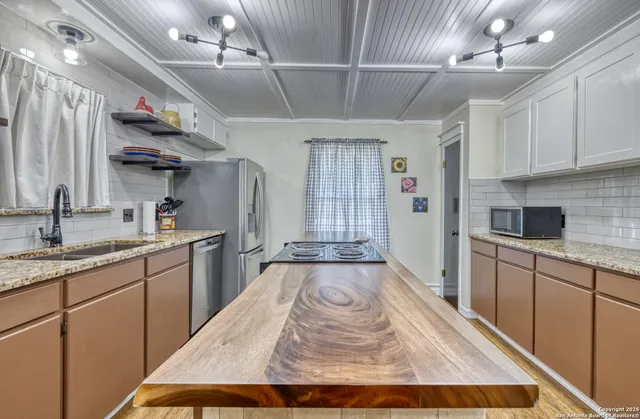 $282,500 | 101 South Bluebonnet Drive, Uvalde, TX 78801