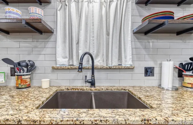 $282,500 | 101 South Bluebonnet Drive, Uvalde, TX 78801