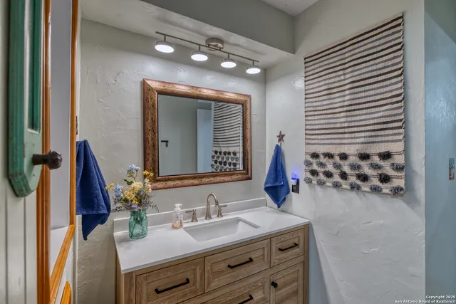 $282,500 | 101 South Bluebonnet Drive, Uvalde, TX 78801