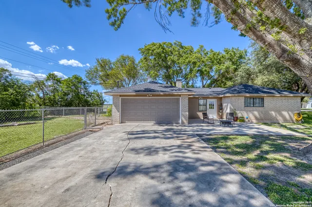 $282,500 | 101 South Bluebonnet Drive, Uvalde, TX 78801