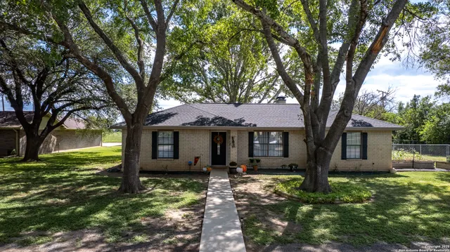 $282,500 | 101 South Bluebonnet Drive, Uvalde, TX 78801