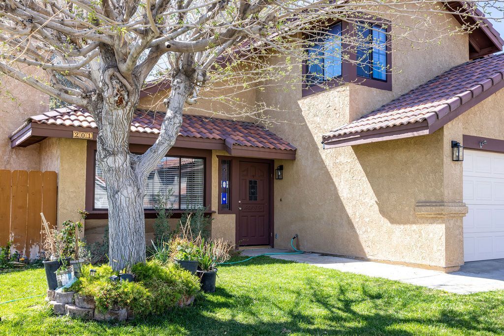 201 Washington Way Ridgecrest, CA 93555 - Photo 4 of 28