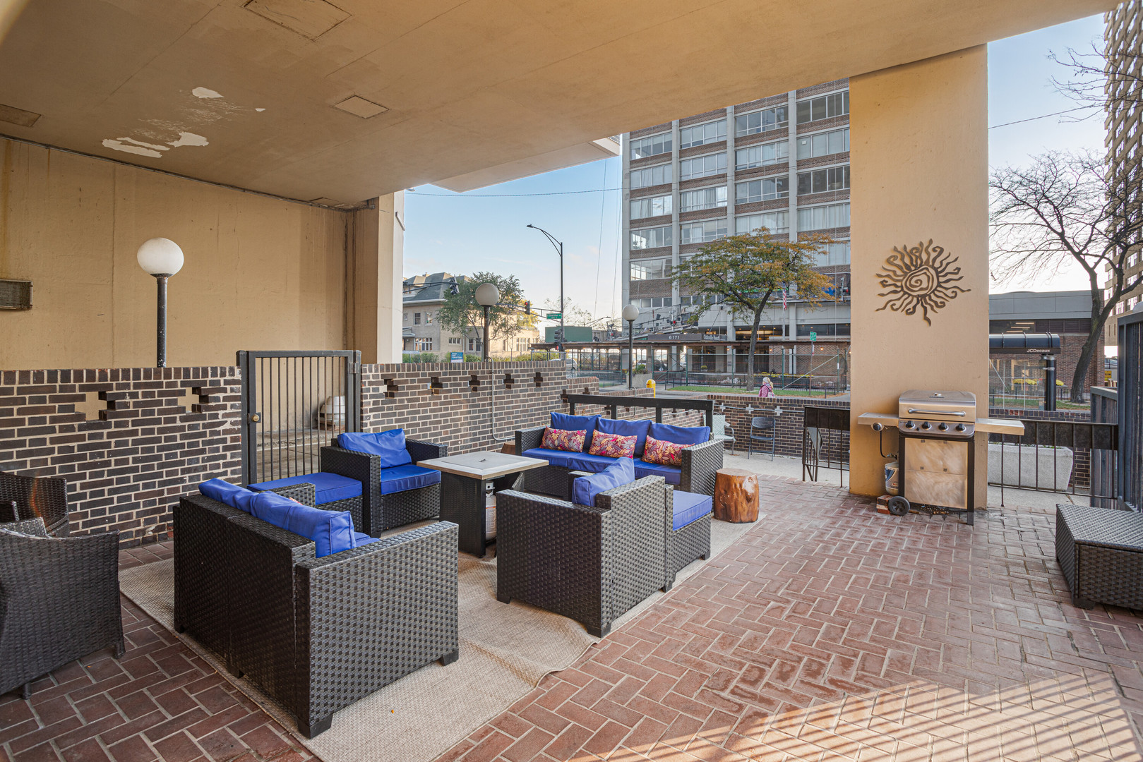 6166 North Sheridan Road, Unit 28J Chicago, IL 60660 - Photo 15 of 21 a outdoor living space with furniture and a potted plant