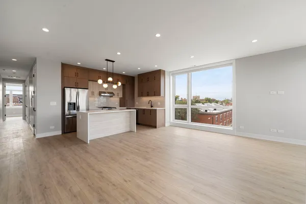 $3,000 | 2351 West Flournoy Street, Unit 302, Chicago, IL 60612