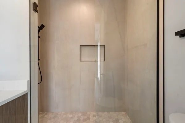 $3,000 | 2351 West Flournoy Street, Unit 302, Chicago, IL 60612
