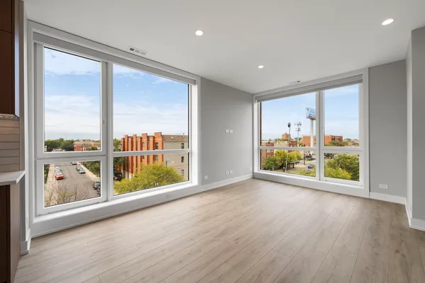 $3,000 | 2351 West Flournoy Street, Unit 302, Chicago, IL 60612