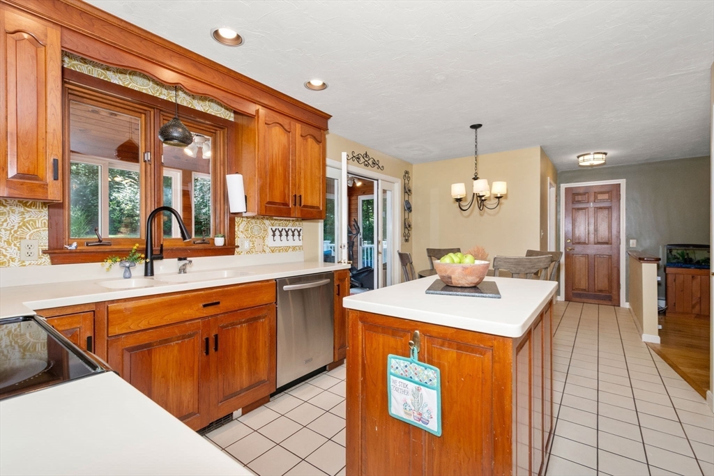 60 Allen Road Sturbridge, MA 01566 - Photo 11 of 34