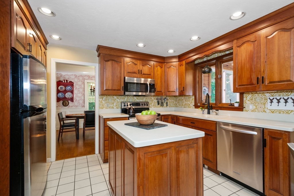 60 Allen Road Sturbridge, MA 01566 - Photo 9 of 34