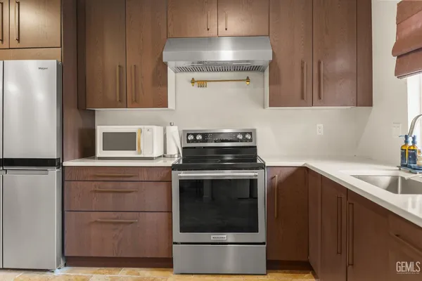 a kitchen with kitchen island cabinets and refrigerator