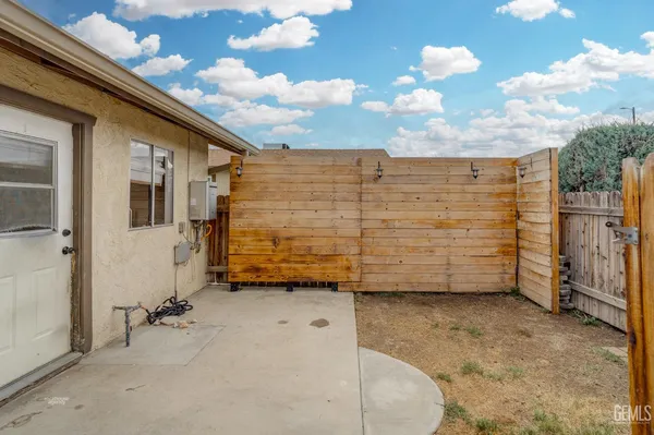 a view of a backyard of the house