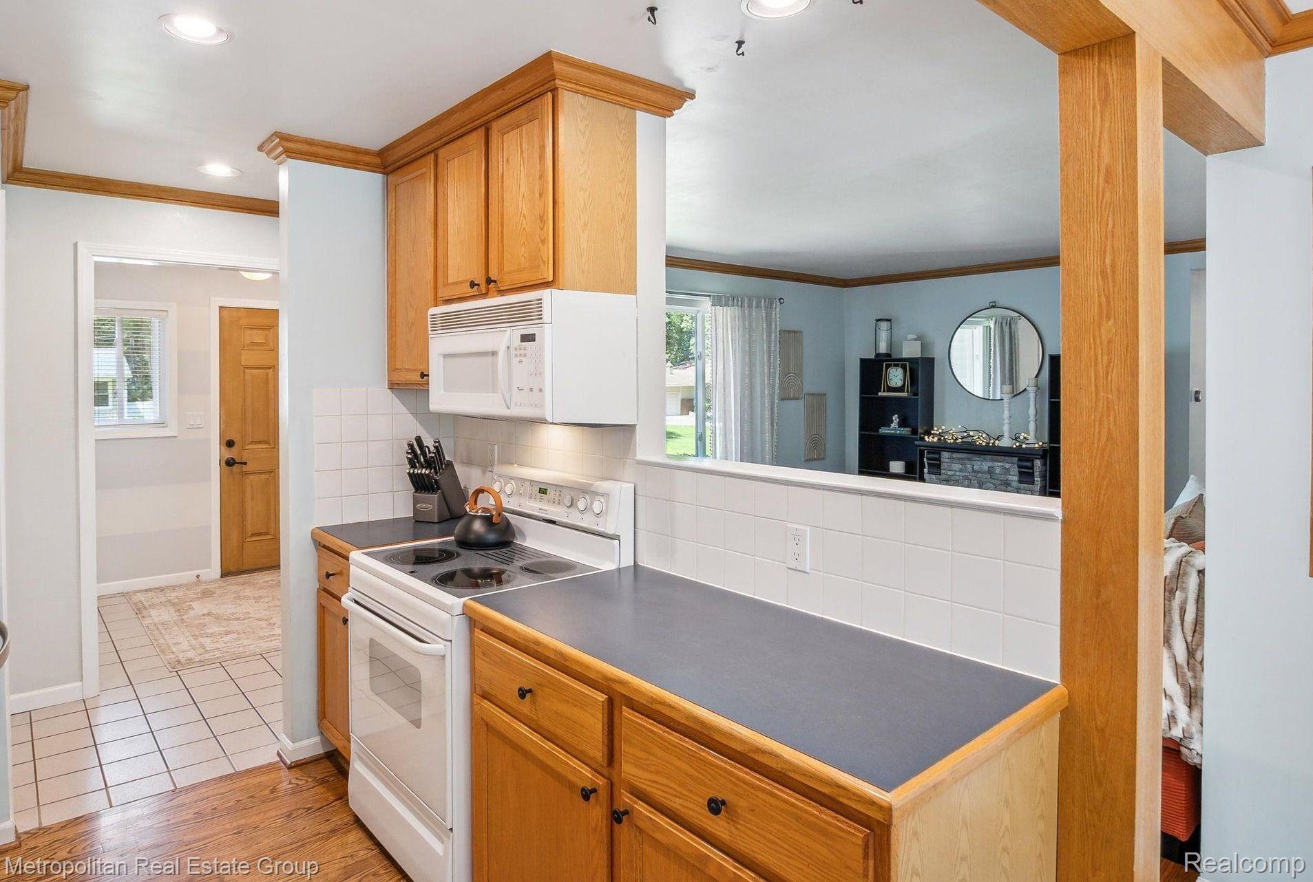 2405 Keith Road West Bloomfield, MI 48324 - Photo 15 of 43 Gallery Image 15