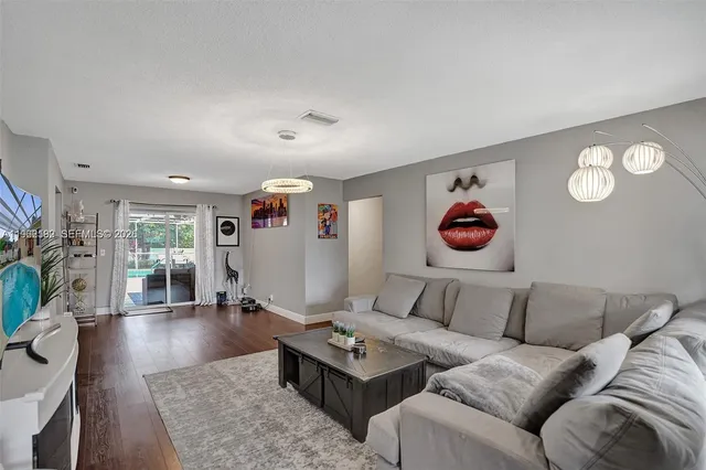 $4,499 | 2101 North 52nd Avenue, Unit 2101, Hollywood, FL 33021