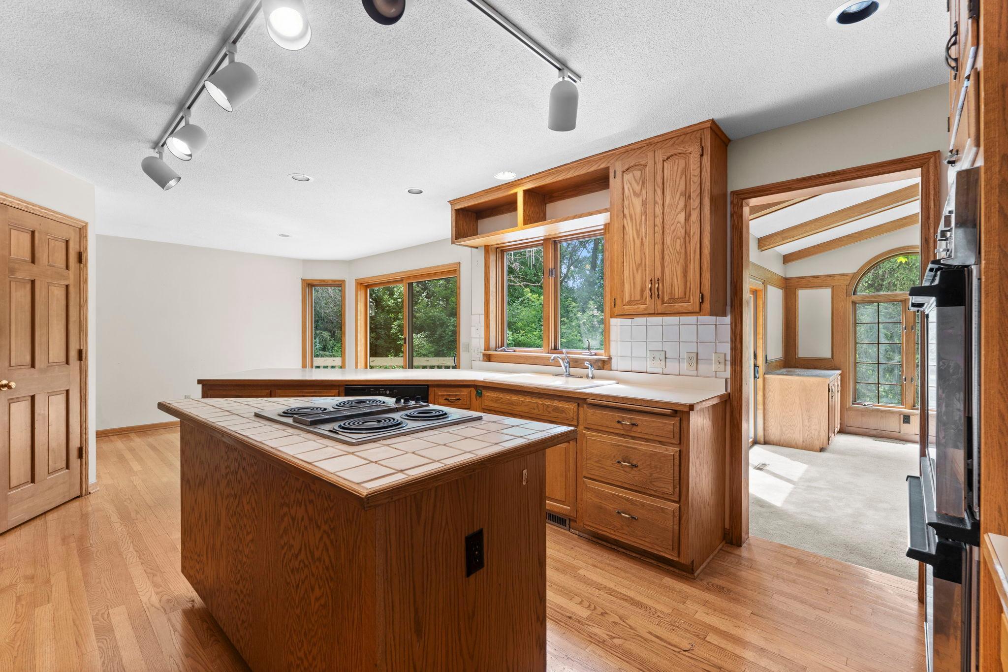 7890 Guild Court Apple Valley, MN 55124 - Photo 11 of 36