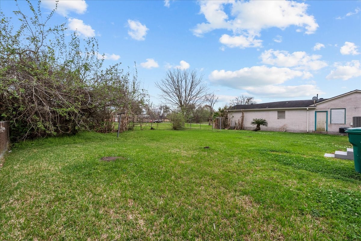 123 Lake Road La Marque, TX 77568 - Photo 24 of 31