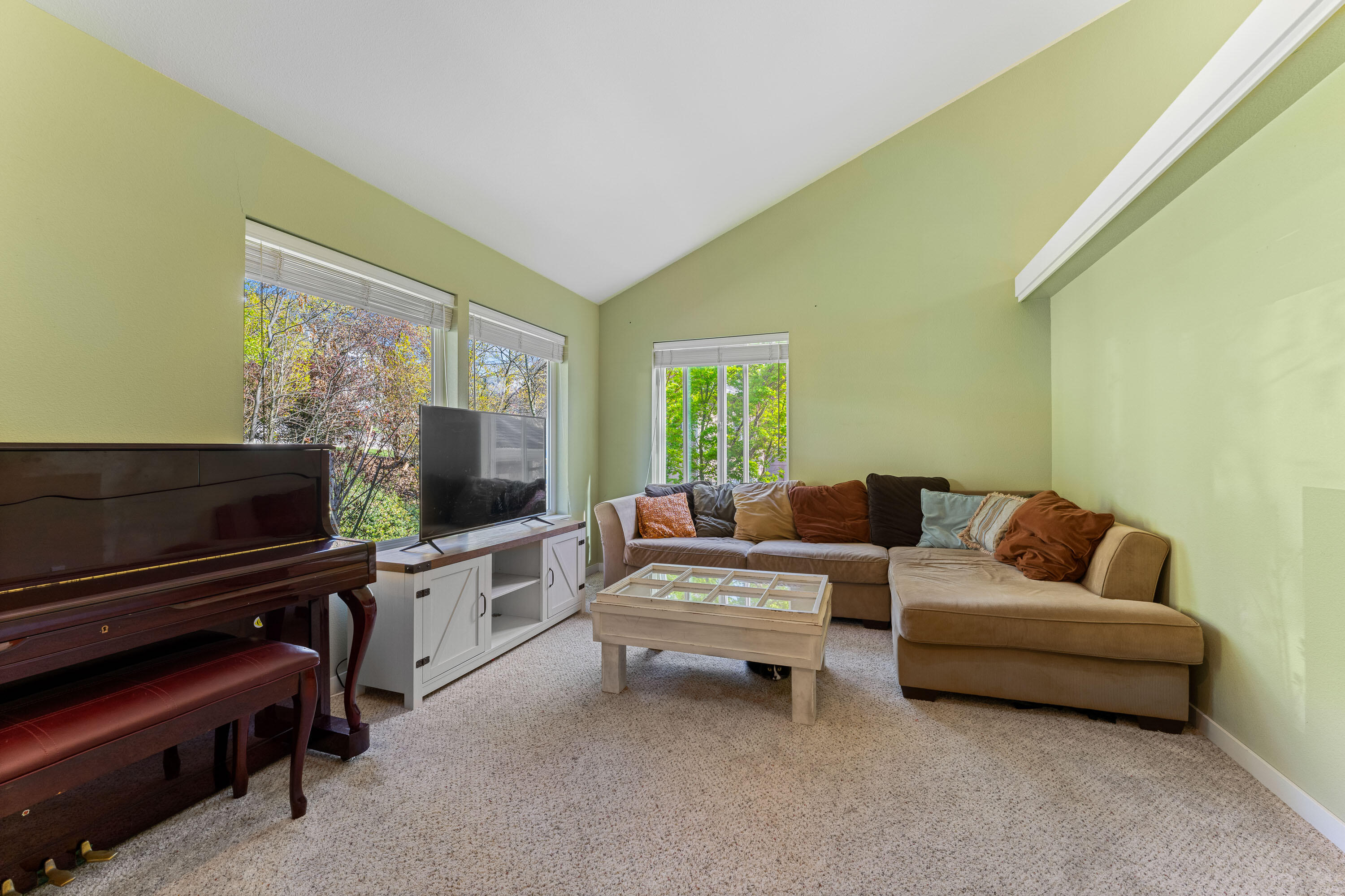 105 Cedar Ridge Terrace Rogue River, OR 97537 - Photo 11 of 23 a living room with furniture and a flat screen tv