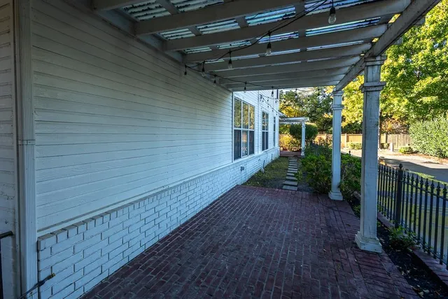 a view of a pathway of a house