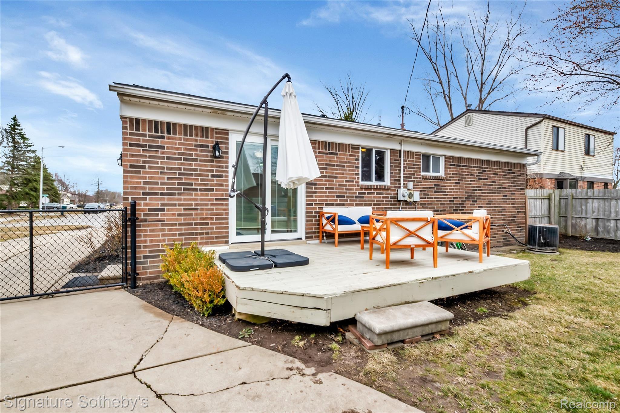 43970 Saltz Road Canton, MI 48187 - Photo 5 of 28 43970 Saltz Road - HD Drone Photography-26.jpg