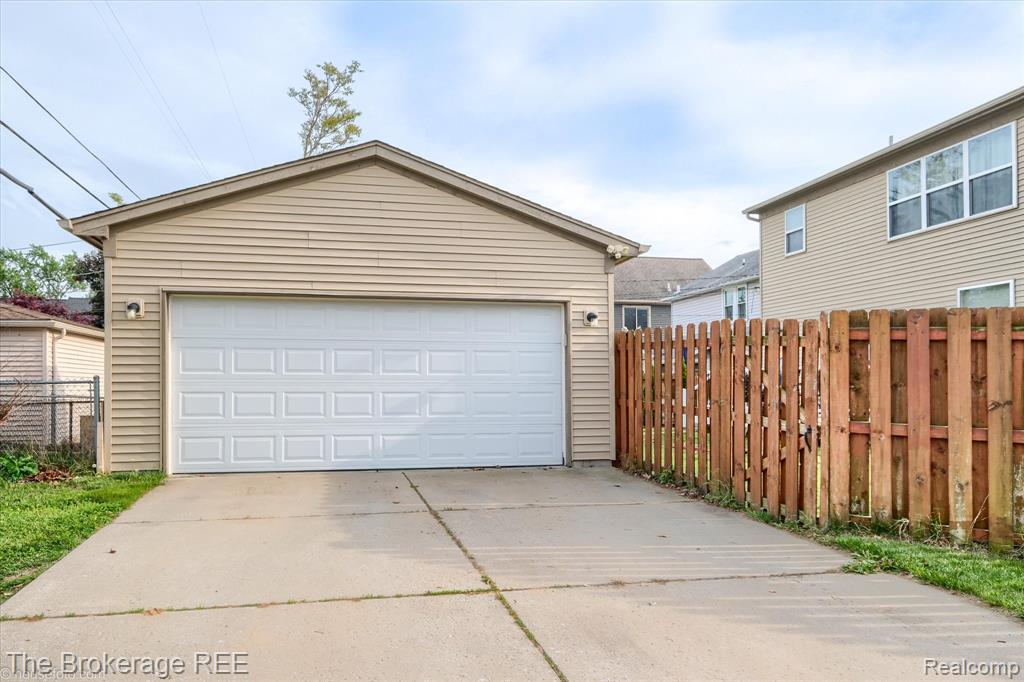 2880 Kipling Avenue Berkley, MI 48072 - Photo 45 of 49