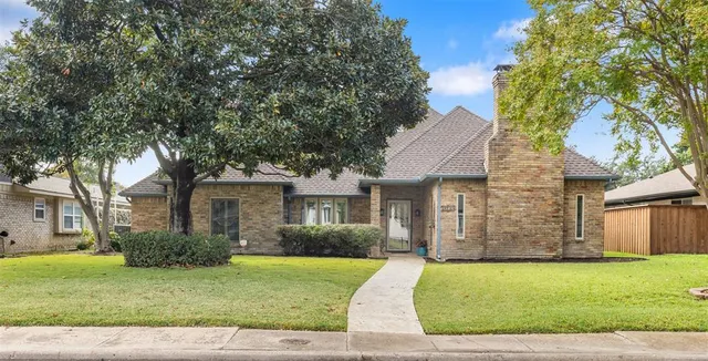 $800,000 | 6906 Brentfield Drive, Dallas, TX 75248