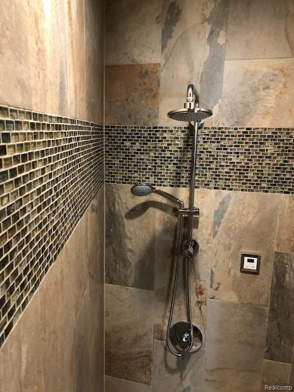 5375 Wayne Road White Lake, MI 48383 - Photo 57 of 59 Suite shower