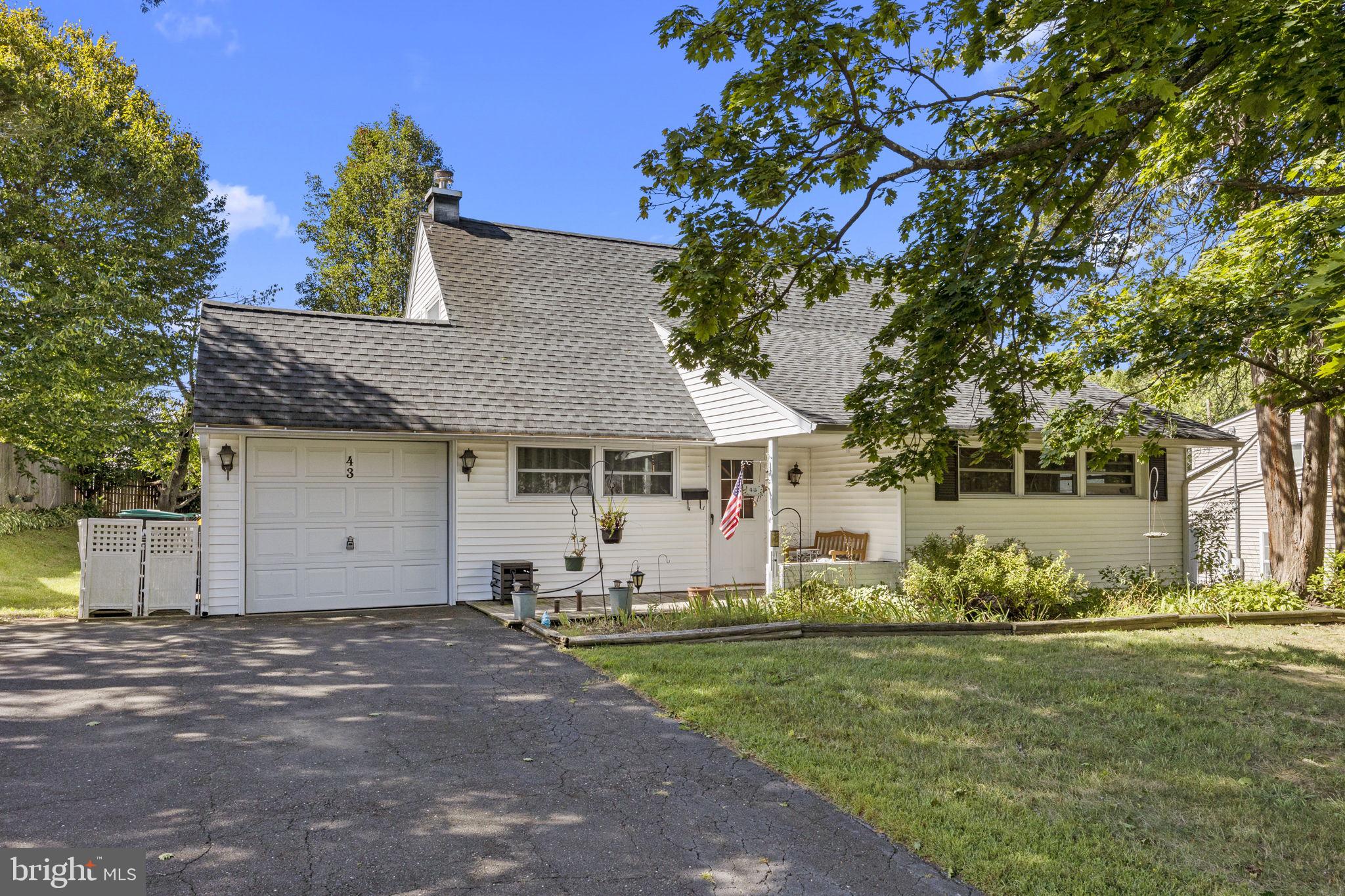 43 Harp Road Levittown, PA 19056 - Photo 1 of 23 Gallery Image 1
