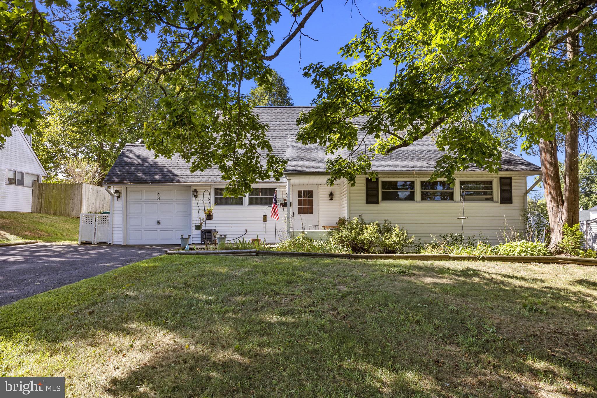 43 Harp Road Levittown, PA 19056 - Photo 2 of 23 Gallery Image 2