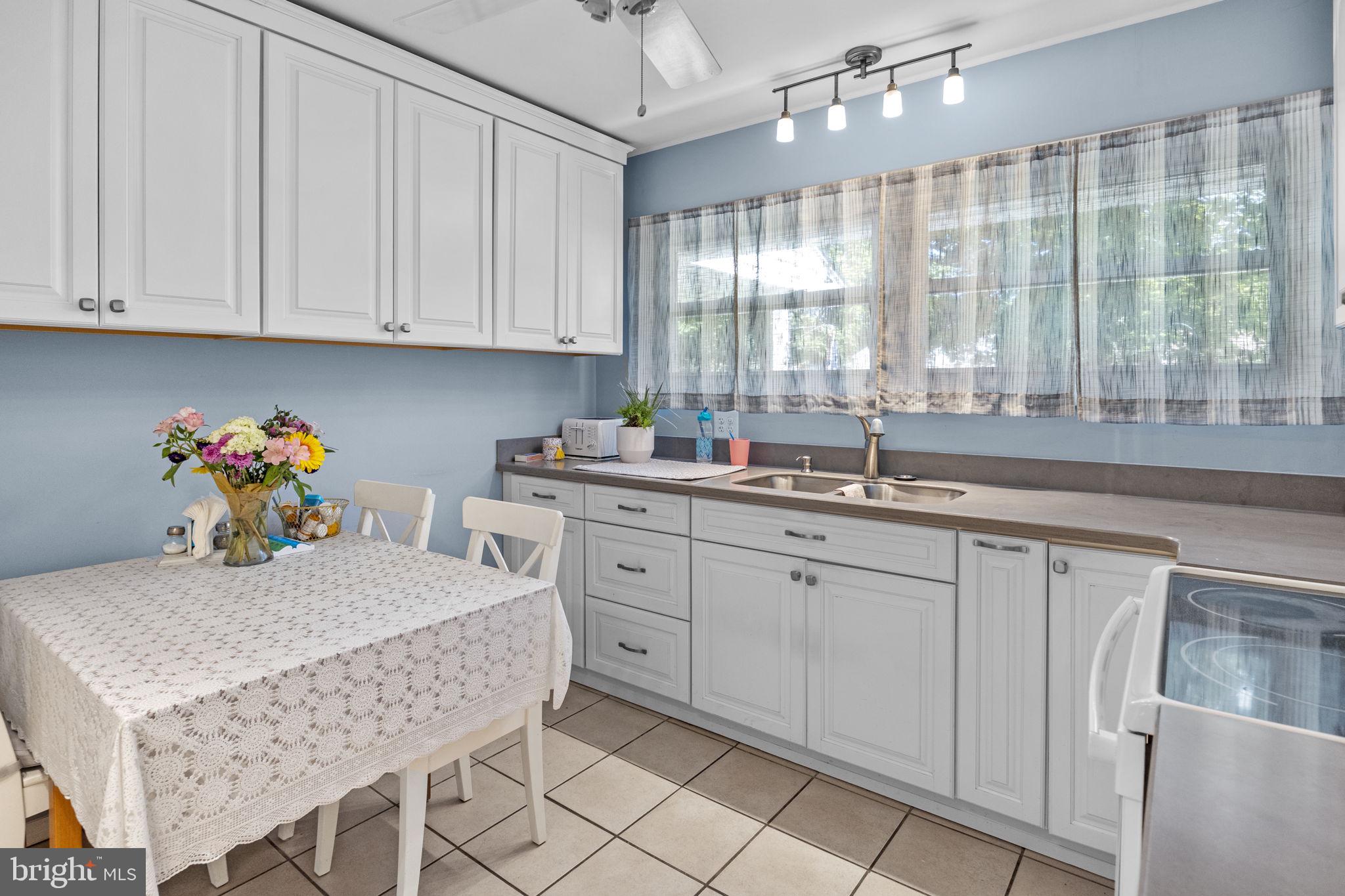 43 Harp Road Levittown, PA 19056 - Photo 10 of 23 Gallery Image 10