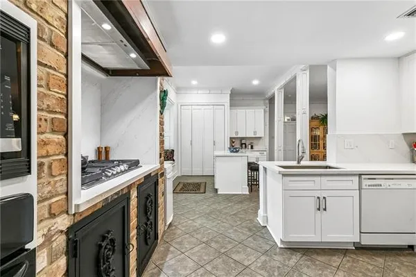$559,900 | 4100 Transcontinental Drive, Metairie, LA 70006