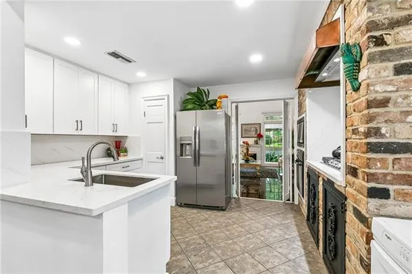 $559,900 | 4100 Transcontinental Drive, Metairie, LA 70006