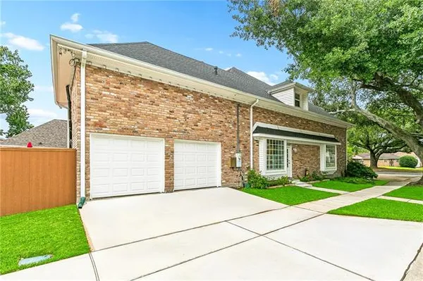 $559,900 | 4100 Transcontinental Drive, Metairie, LA 70006