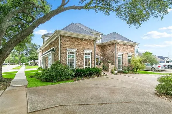 $559,900 | 4100 Transcontinental Drive, Metairie, LA 70006
